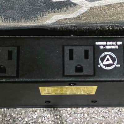 Furman M-8X Merit Series 8 Outlet Power Conditioner and Surge Protector image 2