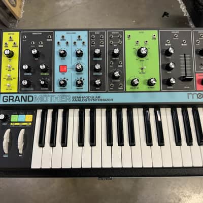 Moog Grandmother Dark 32-Key Semi-Modular Analog Synthesizer 2020 - Present - Black / Black Panel