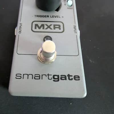 MXR M135 Smart Gate - Present - Gray image 1