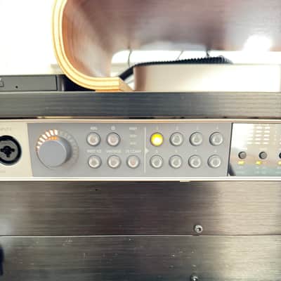 Universal Audio Volt 876 USB-C Audio Interface 2025 - Present - Gray image 4