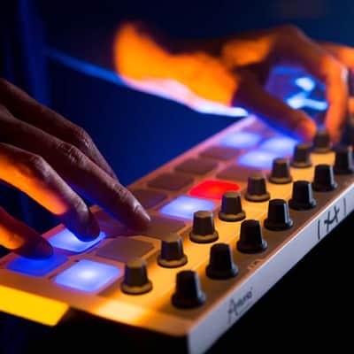 Arturia BeatStep | MIDI & CV controller with 16 step sequencer, presets, pads & encoders, with included software image 6