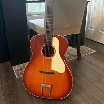 Silvertone 319 1960 - Sunburst image 1