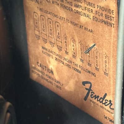 Fender Twin Reverb 2-Channel 135-Watt 2x12" Guitar Combo-Silverface image 3