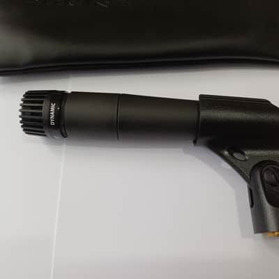 Shure SM57 Cardioid Dynamic Microphone - with zip case and mic clip image 3