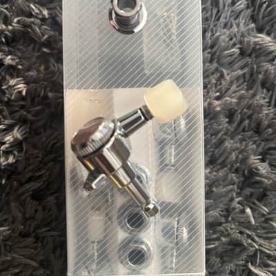 GUYKER GK-D-07SP Locking Tuners 2025 - Chrome+Pearl image 4