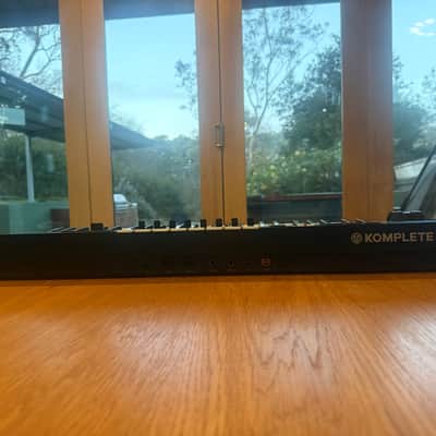 Native Instruments Komplete Kontrol S61 Mk2 2010s - Black image 2