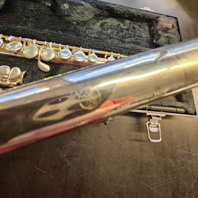 Yamaha YFL-221 Student Flute - Silver w/ case image 3