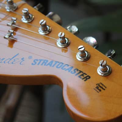 FENDER  "Limited Edition American Vintage II 1973 Stratocaster, Olympic White" HARDCASE, PAPERS, 3, 76 KG image 8