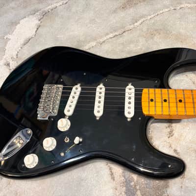 Fender Stratocaster 2018 - Black image 3