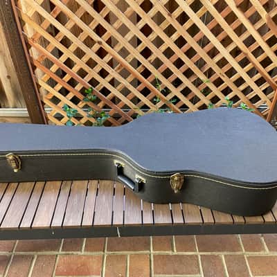 Hardshell Acoustic Guitar Case - Excellent Condition image 2