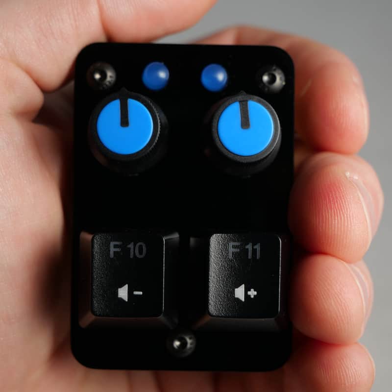 useMidi madMidiMiniClassic Acrylic 2025 with 2 Note Buttons 2 Potentiometers and LEDs image 1