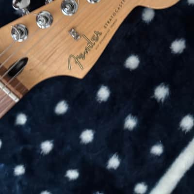 Fender Stratocaster 2017 - Burst Red image 2