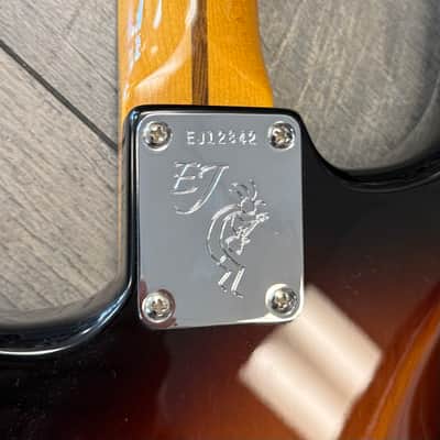 Fender Eric Johnson Stratocaster with Maple Fretboard 2005 - Present - 2-Color Sunburst image 6