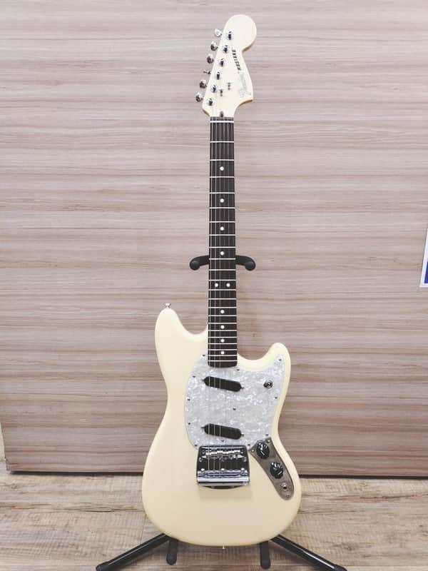 Fender Electric Guitar American Performer Mustang