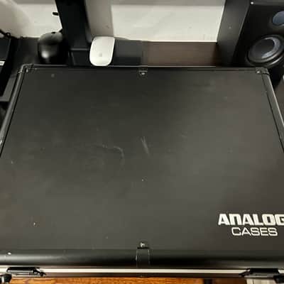 MPC Live II Standalone Sampler with Built-In Speakers - Retro Edition image 4