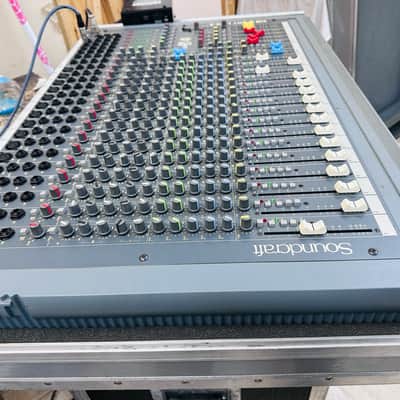 Soundcraft Spirit Live 4 16 Channel Mixer w/ATA Road Case - Working image 9