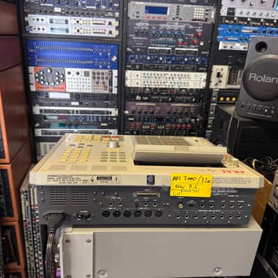 Akai MPC3000 MIDI , MPC 3000 32 meg drum sampler /PADS/ v 3.11 ,Floppy Drive, 120volt //ARMENS// image 4