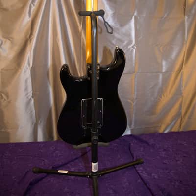 Squier Classic Vibe '70s Stratocaster with Laurel Fretboard 2019 - Present - Black image 8