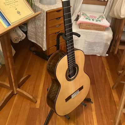 Amalio Burguet 3m classical guitar 2002, hand made in Spain, signed - Lacquer image 3