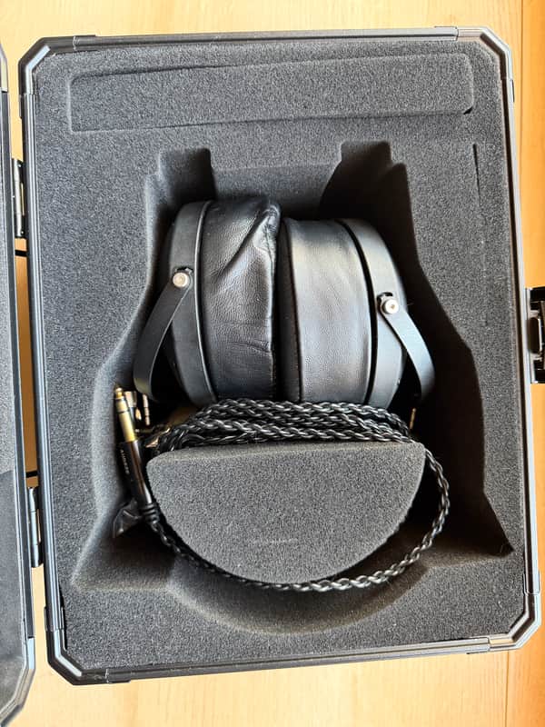 Audeze LCD-2 Closed-Back 2019 - Matte Carbon image 1