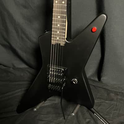 EVH Star Limited Edition Stealth Black with Black Hardware AND EVH Gigbag image 3