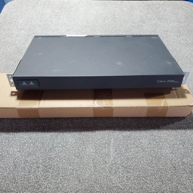 Cisco 2500 Series Model 2514 Router image 1