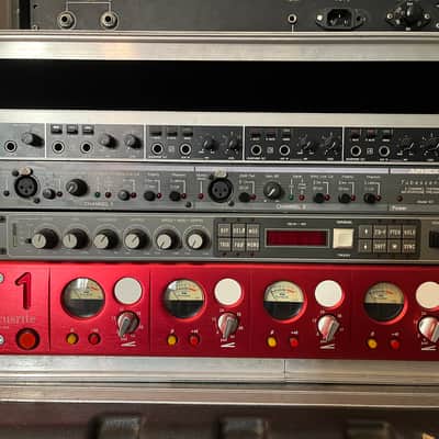 Immagine Aphex Tubessence Model 107 2-Channel Thermionic Microphone Preamplifier - 1