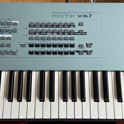 YAMAHA MOTIF XS 7