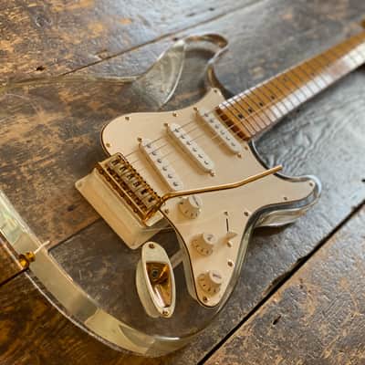 Fender Japan Very RARE Order Made 2004 Lucite Stratocaster MIJ w/ Hardcase image 4