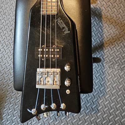 Hondo Alien Bass - Black Metalflake image 2