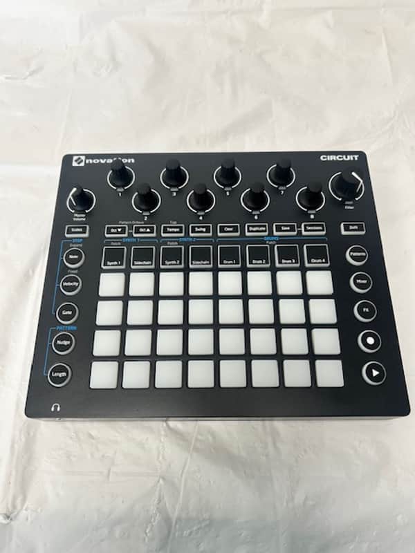 Novation Circuit Groovebox 2015 - 2021 - Black image 1
