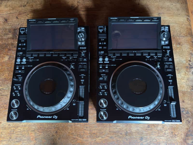 Pioneer CDJ-3000 (Pair) - Excellent condition, boxed image 1