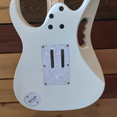 Ibanez - JEM7VP | Steve Vai Signature Series Jem Electric Guitar / White image 7