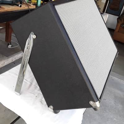 Boutique 2x12 extension cabinet image 4