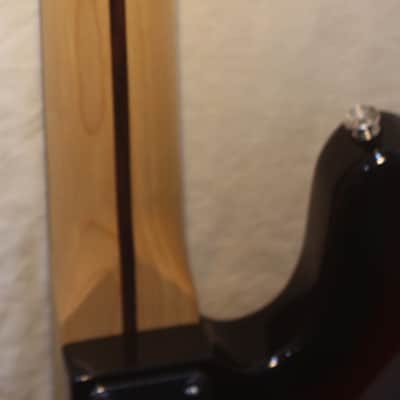 Squier Jazz bass standard series in Hard Shell Case - cherry burst image 10