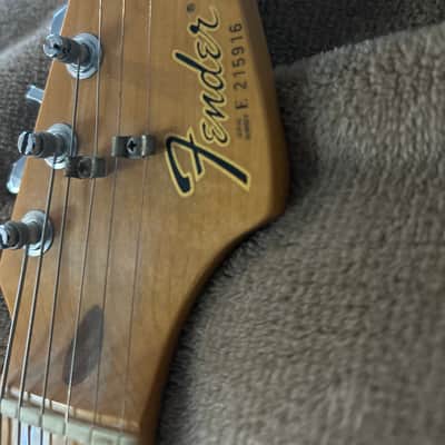 Fender American Vintage '82 Stratocaster 1982 Sunburst) image 7
