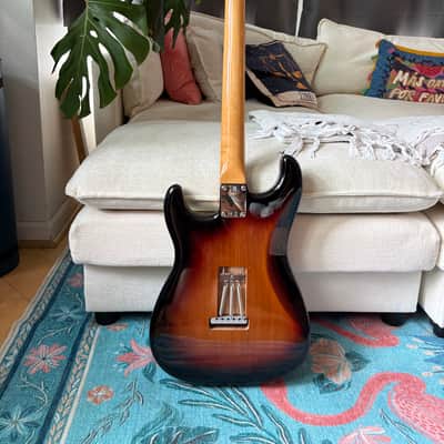 Fender Stratocaster Vintera 2019-2023 - 3-Tone Sunburst image 2