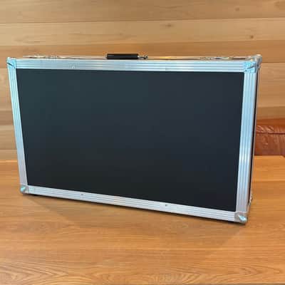 Temple Audio TRIO 28 GM Pedalboard with Flight Case 2010s - Gunmetal image 9