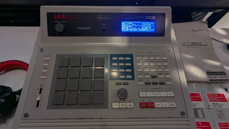 Akai MPC 60 II 1994 MIDI Sequencer & Sampler OS3.10 + OS2.12 - Grey image 1