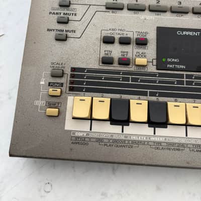 Roland MC-303 Groovebox 1990 - 1998 - Silver image 2