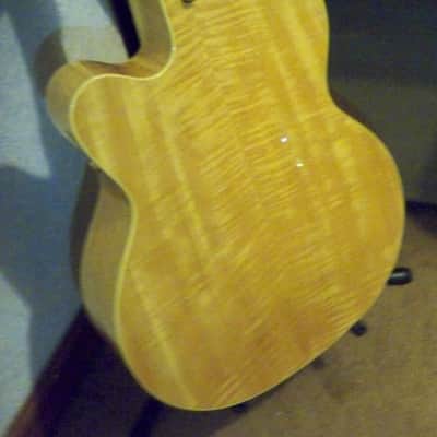 2002 Blonde Hofner Jazzica Custom 6 Lb Collectors Mint Condition image 13