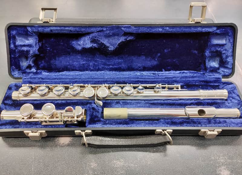 W.T. Armstrong Model 104 Student Flute Closed Hole C Foot w/ Original Case image 1