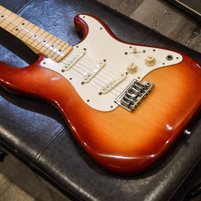 Fender Standard Stratocaster with Maple Fretboard 1983 - Sienna Sunburst image 7