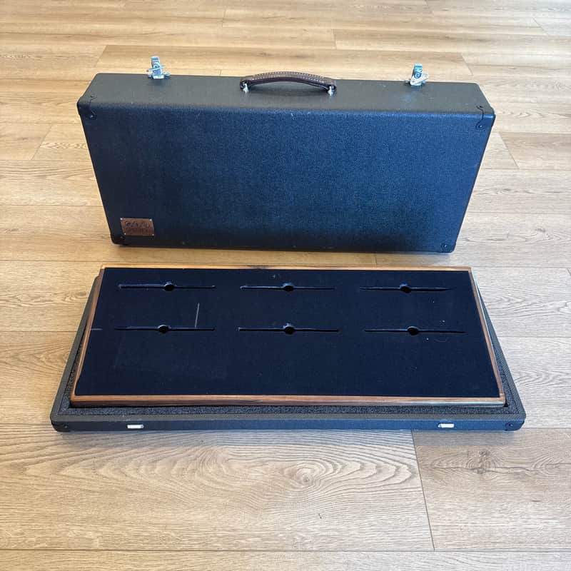 Creation Music Company Heritage Series 32x12 Pedalboard with Hard Black Tweed Case image 1