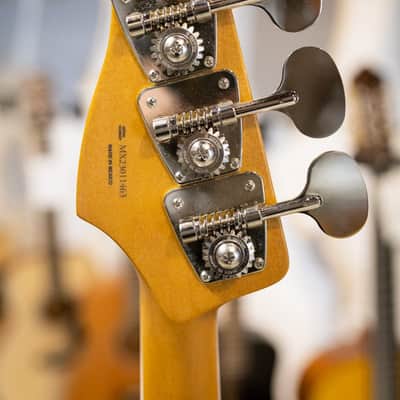 Fender Gold Foil Jazz Bass, Ebony Fingerboard, 2-Color Sunburst - Deluxe Gig Bag image 6