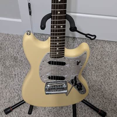 Fender American Performer Mustang with Rosewood Fretboard 2018 - Present Vintage White image 3