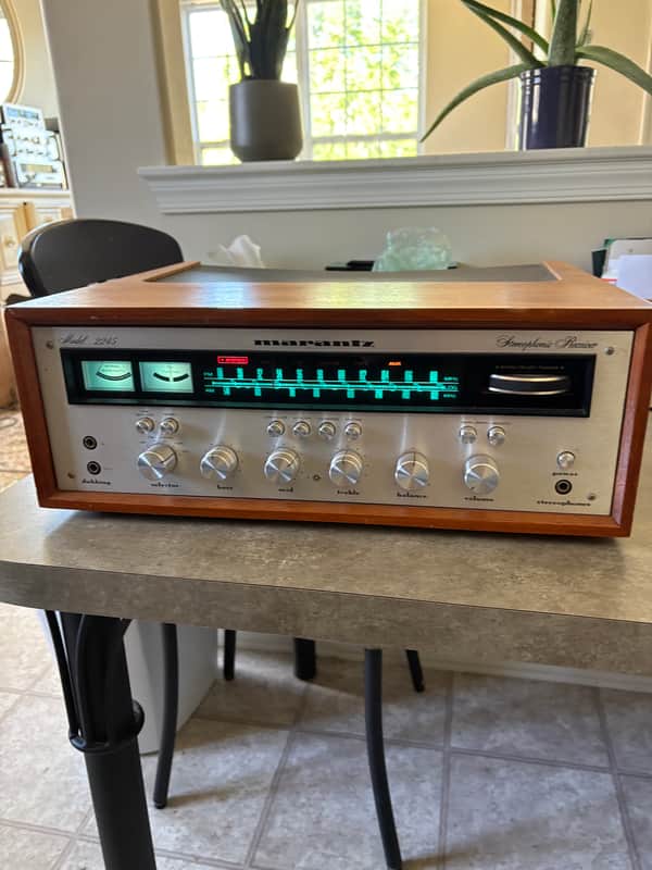 Marantz 2245 with clean original wooden case 1970’s