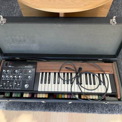 Roland SH-1000 37-Key Synthesizer with Case