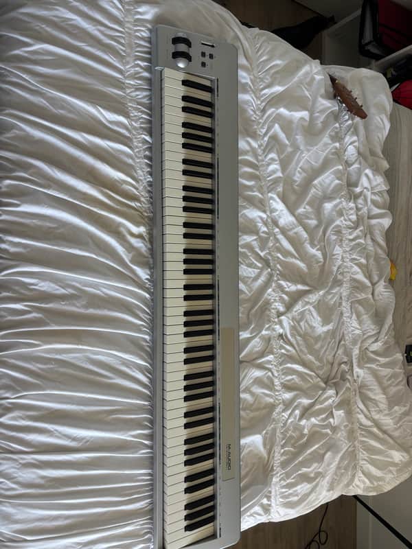 M-Audio Keystation 88es MIDI Keyboard Controller 2006 - 2016 - Silver image 1