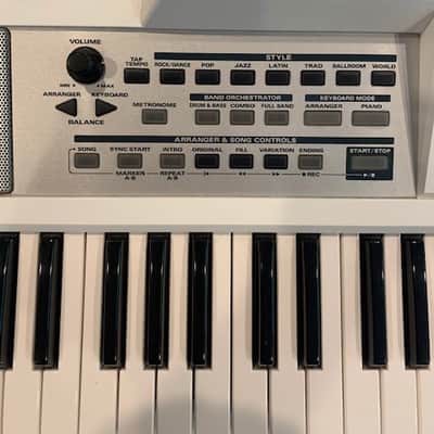 Roland Clavier E-09 61 Notes Interactive Arranger Blanc image 4